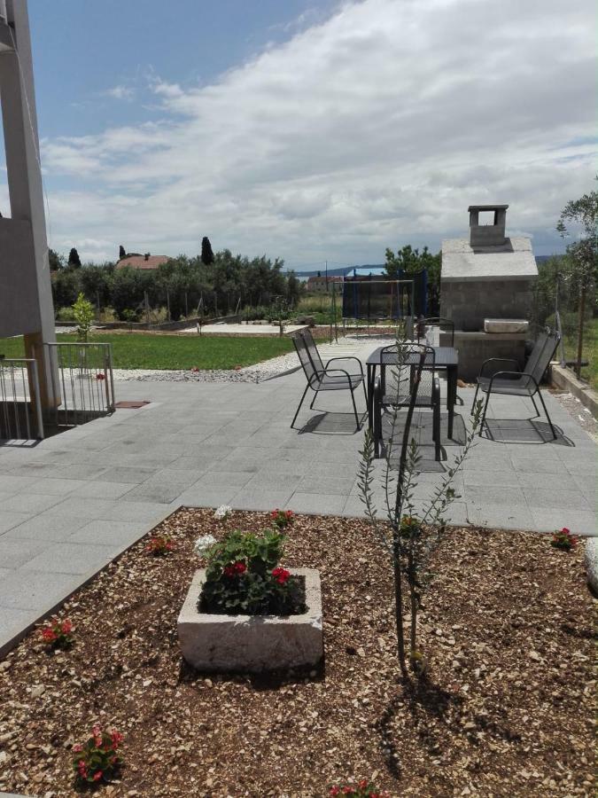 Cozy Apartment With Sea View Kaštela Exterior foto